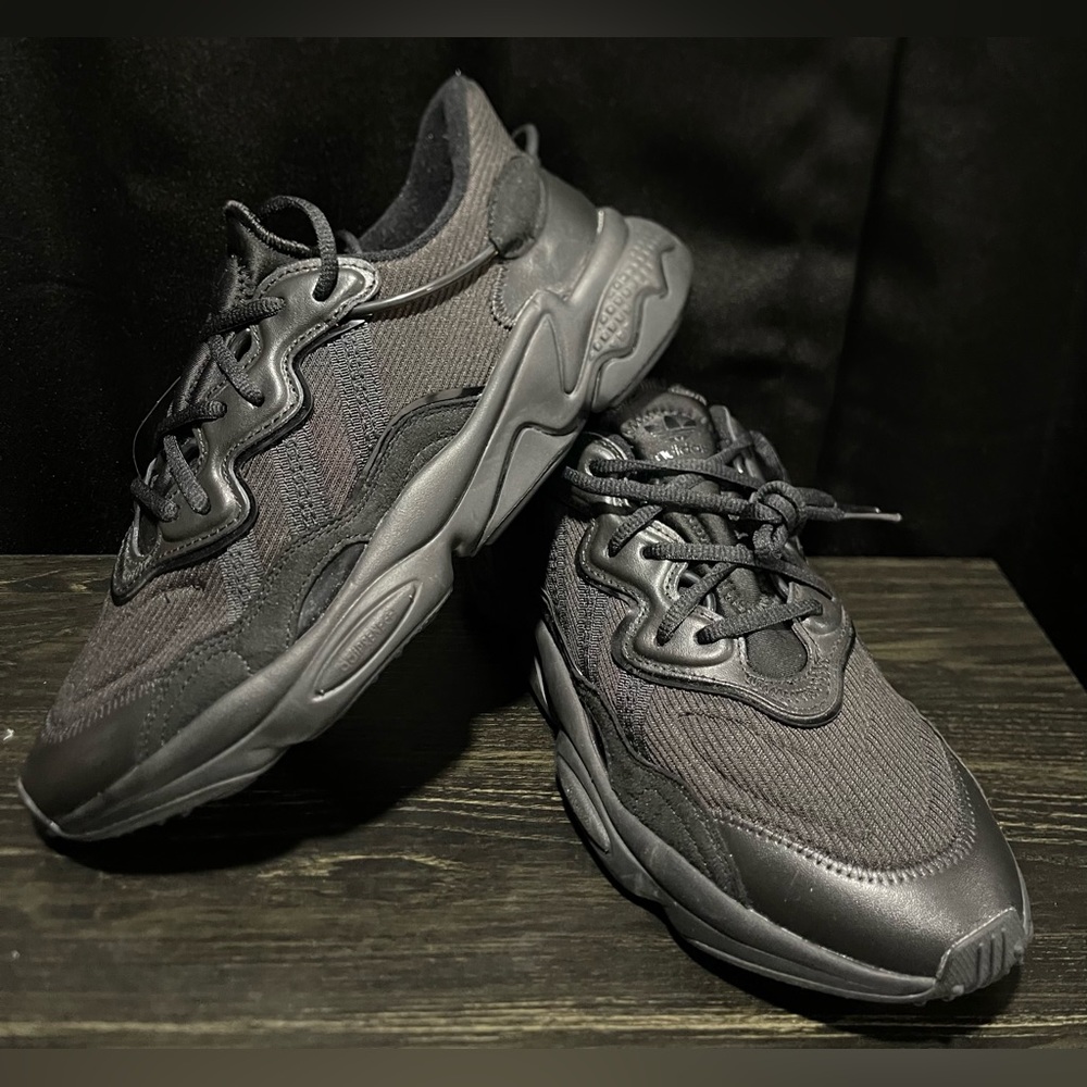 Adidas Mens Ozweego 'Triple Black' size 8.5 brand new